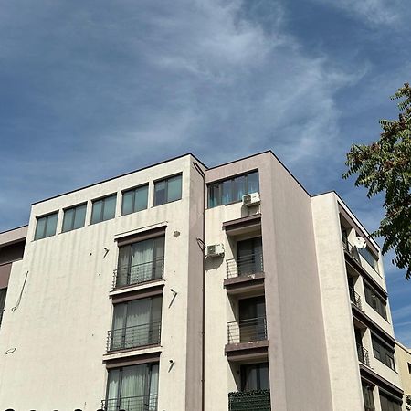 Centru Unirii Luxury Vip Palmier Apartament 2 Camere Cu Terasa Exterioara Amenajata ! Parcare Subterana Privata Climatizata Si Supravegheata Video Dar Doar Cu Rezervare In Limita Locurilor Disponibile !Proprietate In Regim Hoteliep - Nu Are Bucatarie Bukares Bagian luar foto